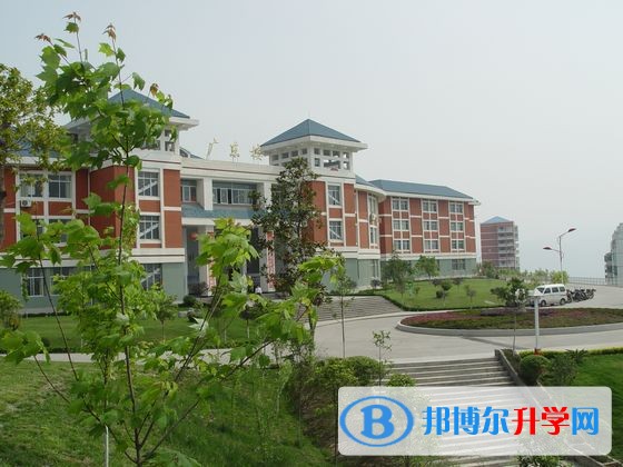 巫山中學(xué)學(xué)費(fèi)